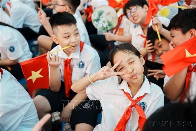 Niềm vui của học sinh trường THCS Nguyễn Công Trứ (quận Ba Đình, Hà Nội) trong ngày khai giảng năm học mới 2023 -2024. Ảnh: Tuấn Anh - TTXVN