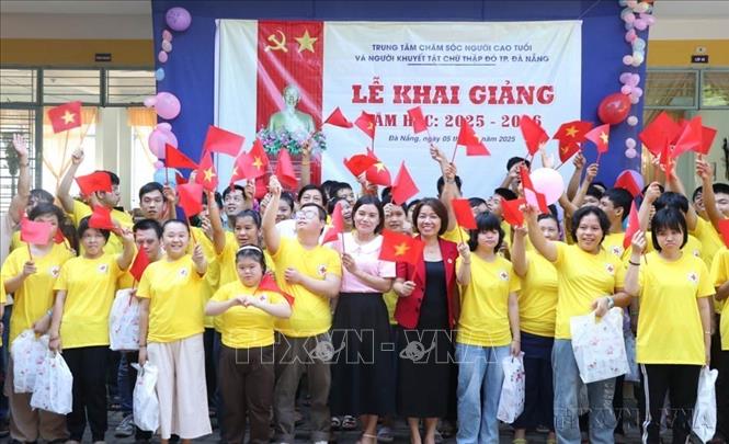Lễ khai giảng năm học mới tại Trung tâm chăm sóc người cao tuổi và người khuyết tật (Hội Chữ thập đỏ thành phố Đà Nẵng), ngày 5/9/2025. Ảnh: Khoa Chương - TTXVN