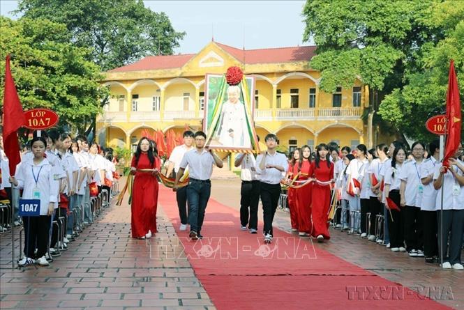 Lễ khai giảng tại trường THPT Việt Trì (Phú Thọ). Năm học 2024-2025, Phú Thọ đón hơn 397.000 học sinh các cấp. Ảnh: Tạ Toàn - TTXVN