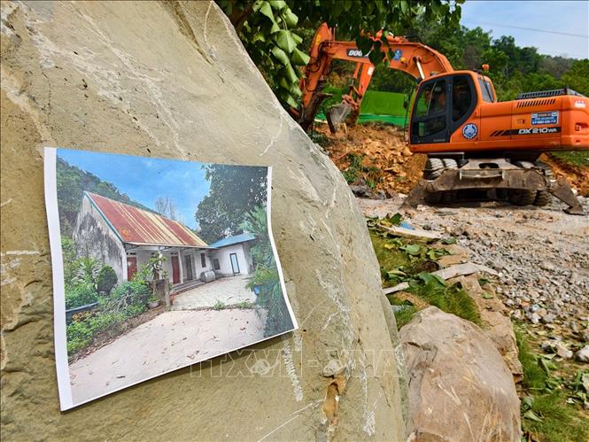 Hình ảnh hiện trạng cũ của công trình được đặt tại khu vực đang tiến hành phá dỡ để phục vụ đối chiếu. Ảnh: Trung Nguyên - TTXVN