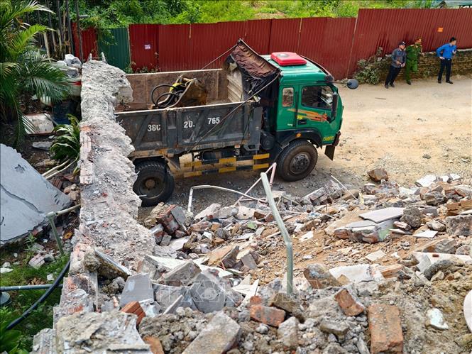 Hiện trường công trình SOLARA Đồng Đò sau khi nhiều hạng mục xây dựng vi phạm được phá dỡ. Ảnh: Trung Nguyên - TTXVN