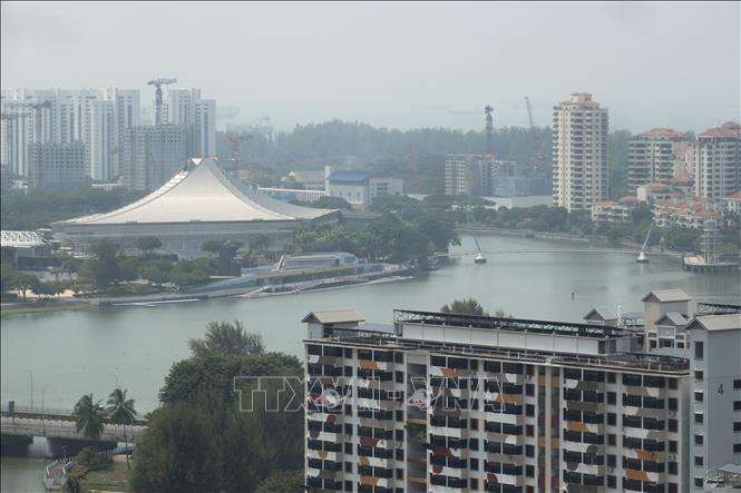 Khói mù ô nhiễm bao phủ tại Singapore. Ảnh: THX/TTXVN phát