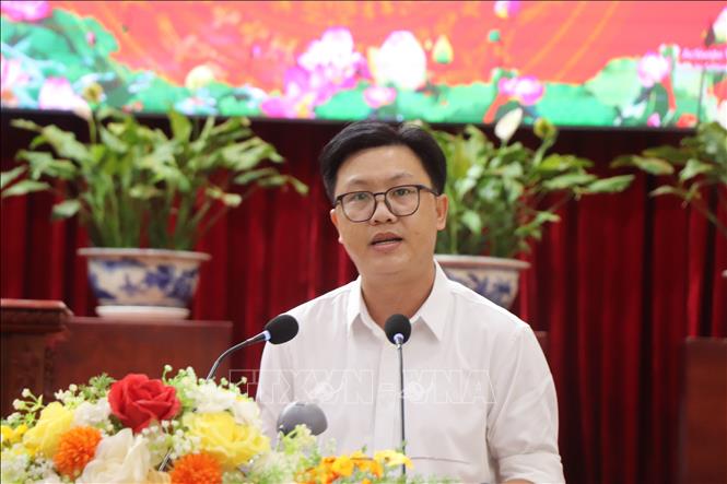 Ông Nguyễn Thành Duy, Ban Nghiên cứu phát triển thành phố Cần Thơ, đề xuất giải pháp phát triển kinh tế thành phố Cần Thơ. Ảnh: Thu Hiền - TTXVN