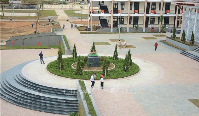 Khuôn viên Trường Phổ thông nội trú liên cấp Tiểu học và Trung học cơ sở xã A Lưới 3. Ảnh: Văn Dũng-TTXVN