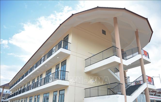 Trường Phổ thông nội trú liên cấp Tiểu học và Trung học cơ sở A Lưới 3 (thành phố Huế) được xây dựng hiện đại, thoáng mát. Ảnh: Văn Dũng-TTXVN