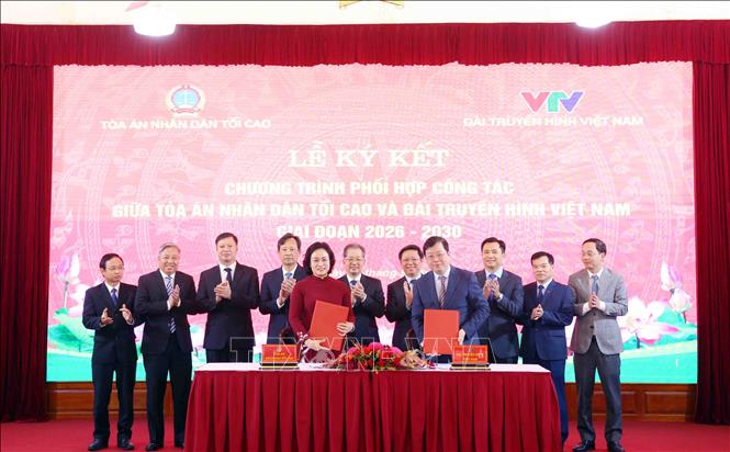 Lễ ký kết Chương trình phối hợp công tác giữa Toà án nhân dân tối cao và Đài Truyền hình Việt Nam giai đoạn 2026 - 2030. Ảnh: Phạm Kiên - TTXVN