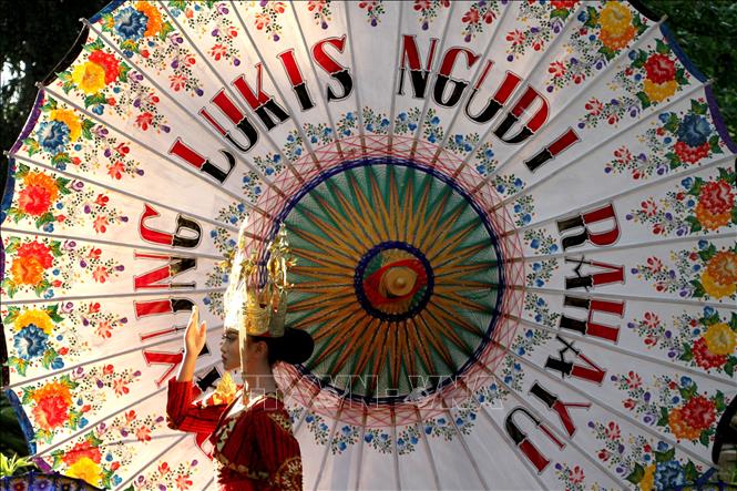Vũ công biểu diễn tại Lễ hội Ô Indonesia ở Surakarta, tỉnh Trung Java, ngày 4/9/2026. Ảnh: THX/TTXVN phát