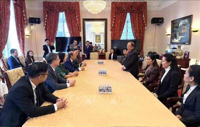 Đại sứ Lào tại Mỹ Phoukhong Sisoulath bày tỏ vui mừng trước những thành tựu phát triển nổi bật của Việt Nam thời gian qua. Ảnh: Ngọc Quang – PV TTXVN tại Mỹ