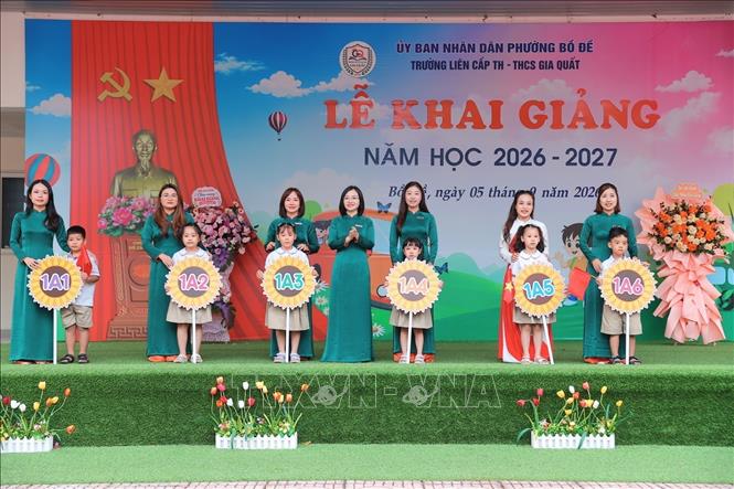 Lễ đón học sinh lớp 1 tại điểm trường tiểu học, trường liên cấp TH - THCS Gia Quất. Ảnh: Minh Quyết - TTXVN