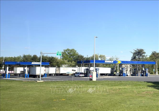 Một trạm bán lẻ xăng dầu dành cho xe tải ven đường cao tốc tại Mỹ. Ảnh: Ngọc Quang – PV TTXVN tại Mỹ