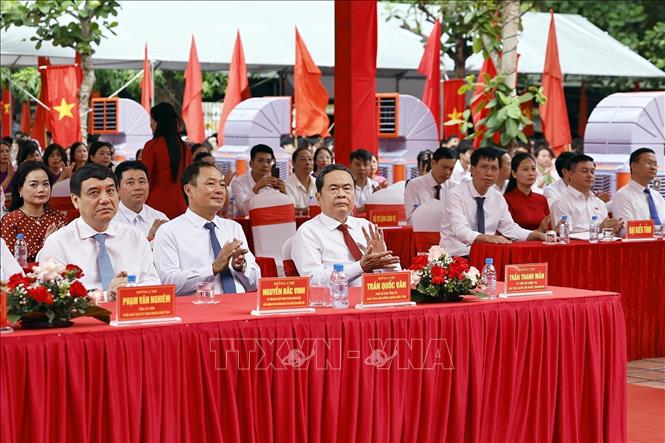 Chủ tịch Quốc hội Trần Thanh Mẫn dự Lễ khai giảng năm học 2026 - 2027 tại Trường THPT Lê Quý Đôn (Hưng Yên). Ảnh: Doãn Tấn - TTXVN