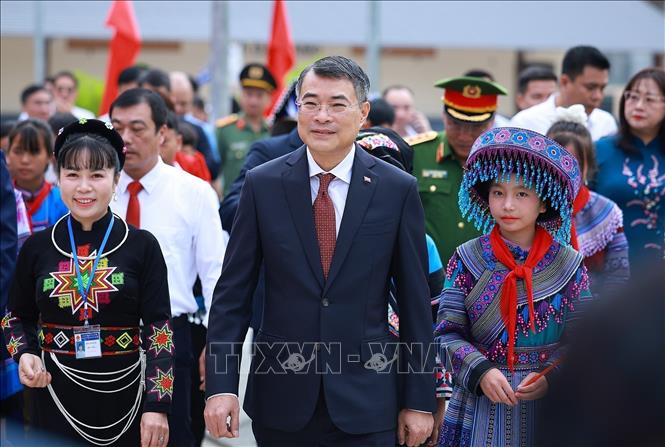 Thủ tướng Lê Minh Hưng đến dự Lễ khai giảng năm học mới tại Trường Phổ thông nội trú liên cấp Mường Khương (Lào Cai). Ảnh: Dương Giang – TTXVN 