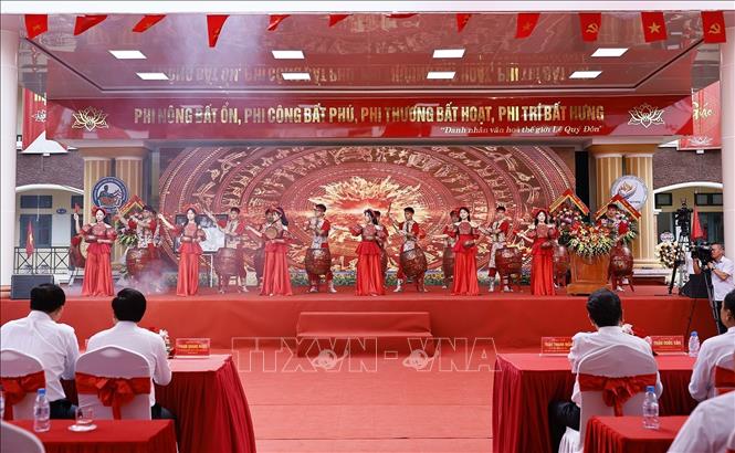 Chương trình văn nghệ tại lễ khai giảng năm học 2026 - 2027. Ảnh: Doãn Tấn - TTXVN