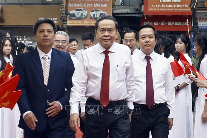 Chủ tịch Quốc hội Trần Thanh Mẫn dự Lễ khai giảng năm học 2026 - 2027 tại Trường THPT Lê Quý Đôn ở phường Trần Hưng Đạo, tỉnh Hưng Yên. Ảnh: Doãn Tấn - TTXVN