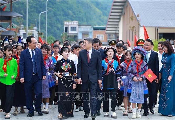 Thủ tướng Lê Minh Hưng đến dự Lễ khai giảng năm học 2026-2027 tại Trường Phổ thông nội trú Mường Khương, xã Mường Khương, tỉnh Lào Cai. Ảnh: Dương Giang – TTXVN
