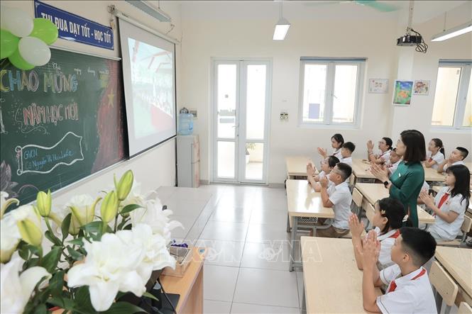 Học sinh điểm trường tiểu học Gia Quất (trường Liên cấp TH - THCS Gia Quất dự lễ khai giảng online sáng 5/9/2026. Ảnh: Minh Quyết - TTXVN