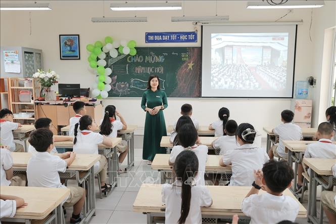 Học sinh điểm trường tiểu học Gia Quất (trường Liên cấp TH - THCS Gia Quất dự lễ khai giảng online sáng 5/9/2026. Ảnh: Minh Quyết - TTXVN