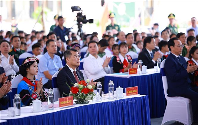 Thủ tướng Lê Minh Hưng dự Lễ khai giảng năm học 2026 - 2027 tại Trường Phổ thông nội trú liên cấp Tiểu học và Trung học cơ sở Mường Khương, xã Mường Khương, tỉnh Lào Cai. Ảnh: Dương Giang – TTXVN