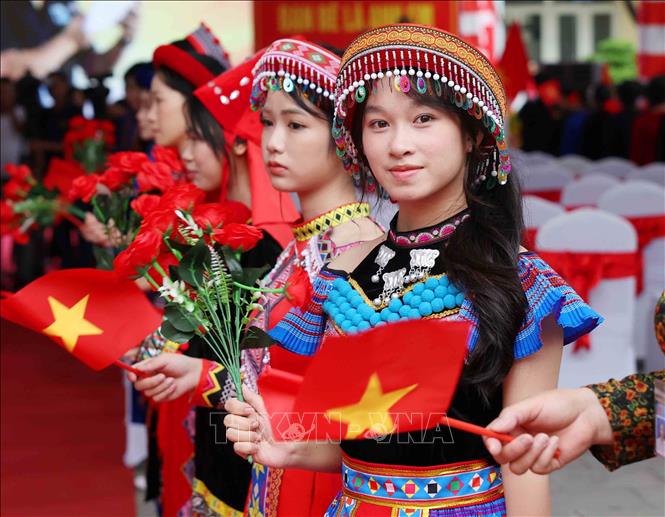 Học sinh Trường Phổ thông Dân tộc nội trú tỉnh Bắc Ninh dự Lễ khai giảng năm học mới. Ảnh: Phương Hoa - TTXVN