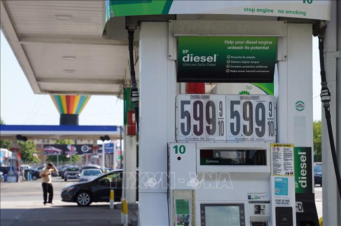 Bảng giá dầu diesel tại trạm bán xăng dầu ở New York, Mỹ, ngày 4/9/2026. Ảnh: THX/TTXVN phát