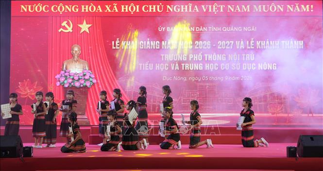 Tiết mục văn nghệ của các học sinh trò Trường phổ thông nội trú liên cấp tiểu học và trung học cơ sở Dục Nông. Ảnh: Cao Nguyên - TTXVN