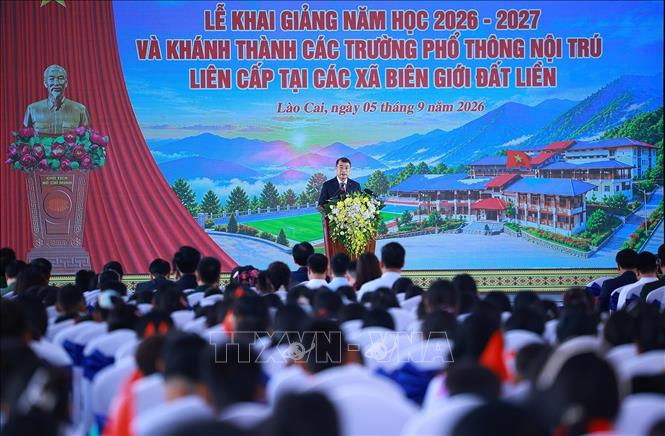 Thủ tướng Lê Minh Hưng phát biểu tại Lễ khai giảng năm học 2026 - 2027 của Trường Phổ thông nội trú liên cấp Tiểu học và Trung học cơ sở Mường Khương, xã Mường Khương, tỉnh Lào Cai. Ảnh: Dương Giang – TTXVN