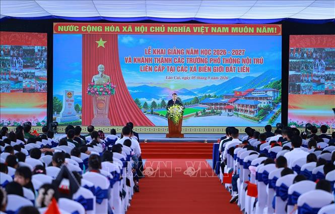 Thủ tướng Lê Minh Hưng phát biểu tại Lễ khai giảng năm học 2026 - 2027 của Trường Phổ thông nội trú liên cấp Tiểu học và Trung học cơ sở Mường Khương, xã Mường Khương, tỉnh Lào Cai. Ảnh: Dương Giang – TTXVN