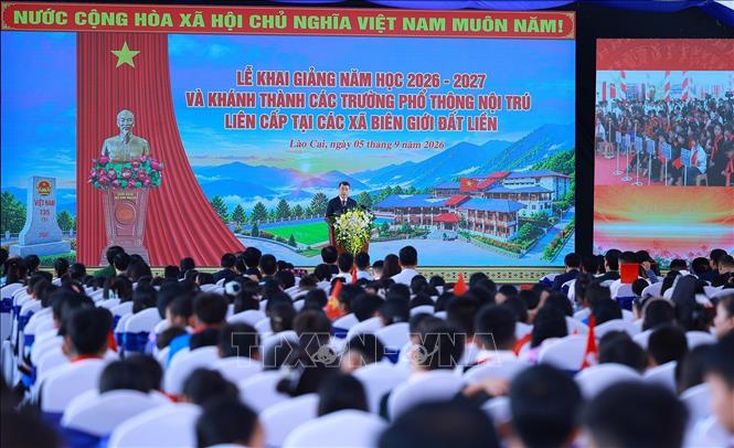 Thủ tướng Lê Minh Hưng phát biểu tại Lễ khai giảng năm học 2026 - 2027 tại Trường Phổ thông nội trú Mường Khương, xã Mường Khương, tỉnh Lào Cai. Ảnh: Dương Giang – TTXVN
