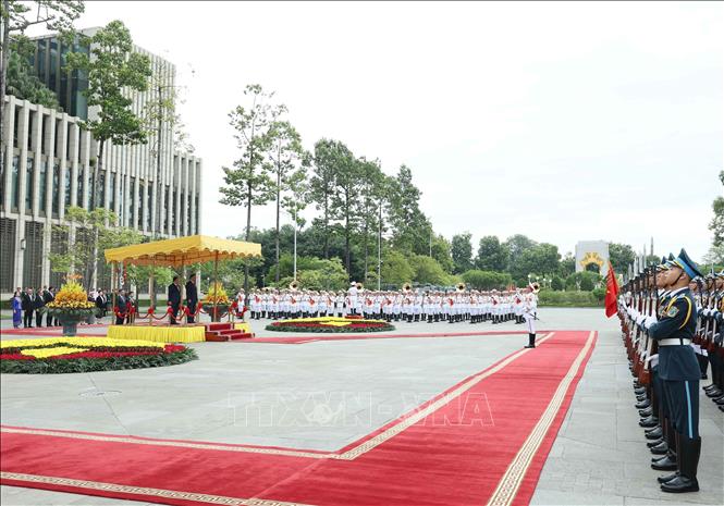 Lễ đón trọng thể Tổng thống Cộng hòa Liên bang Myanmar Min Aung Hlaing và Phu nhân thăm chính thức Việt Nam. Ảnh: Thống Nhất – TTXVN