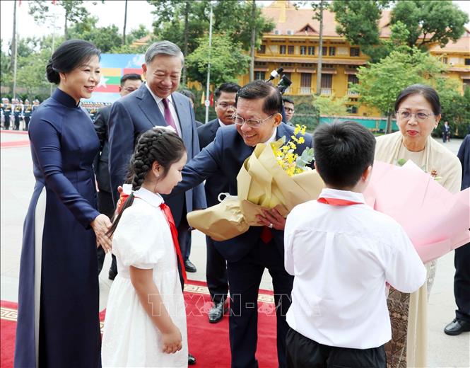 Tổng Bí thư, Chủ tịch nước Tô Lâm và Phu nhân đón Tổng thống Myanmar Min Aung Hlaing và Phu nhân. Ảnh: Thống Nhất – TTXVN