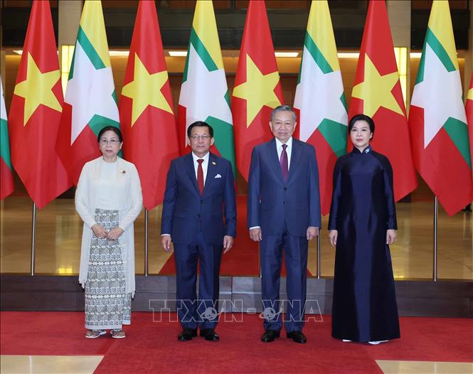 Tổng Bí thư, Chủ tịch nước Tô Lâm và Phu nhân cùng Tổng thống Myanmar Min Aung Hlaing và Phu nhân chụp ảnh chung. Ảnh: Thống Nhất – TTXVN