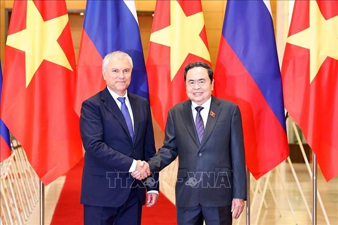 Chủ tịch Quốc hội Trần Thanh Mẫn đón Chủ tịch Duma Quốc gia Quốc hội Liên bang Nga Vyacheslav Volodin sang thăm chính thức Việt Nam (9/2025). Ảnh: Doãn Tấn – TTXVN