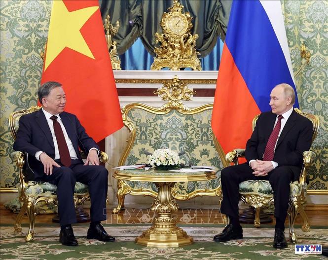 Trong chương trình thăm chính thức Liên bang Nga, trưa 10/5/2025, tại Điện Kremlin ở thủ đô Moskva, Tổng Bí thư Tô Lâm hội đàm hẹp với Tổng thống LB Nga Vladimir Putin. Ảnh: Thống Nhất – TTXVN