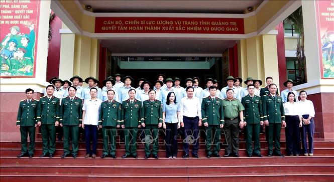 Các đại biểu chụp ảnh lưu niệm. Ảnh: TTXVN phát