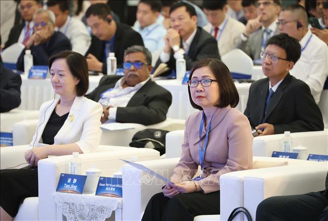 Phó Tổng Giám đốc TTXVN Đoàn Thị Tuyết Nhung tham dự Diễn đàn nhánh Quảng Châu với chủ đề “Cơ hội phát triển châu Á – Thái Bình Dương nhờ hợp tác đổi mới mở” tại Quảng Châu. Ảnh: Công Tuyên - PV TTXVN tại Trung Quốc