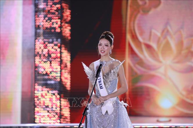 Đại diện Việt Nam Lê Nguyễn Bảo Ngọc trong phần thi ứng xử giành cho các người đẹp lọt vào Top 6. Ảnh: Đặng Tuấn - TTXVN