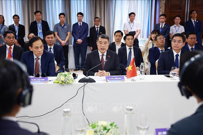 Thủ tướng Lê Minh Hưng làm việc với Đoàn đại biểu địa phương Nhật Bản. Ảnh: Dương Giang – TTXVN
