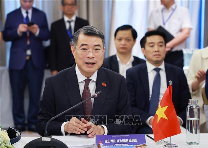 Thủ tướng Lê Minh Hưng làm việc với Đoàn đại biểu địa phương Nhật Bản. Ảnh: Dương Giang – TTXVN
