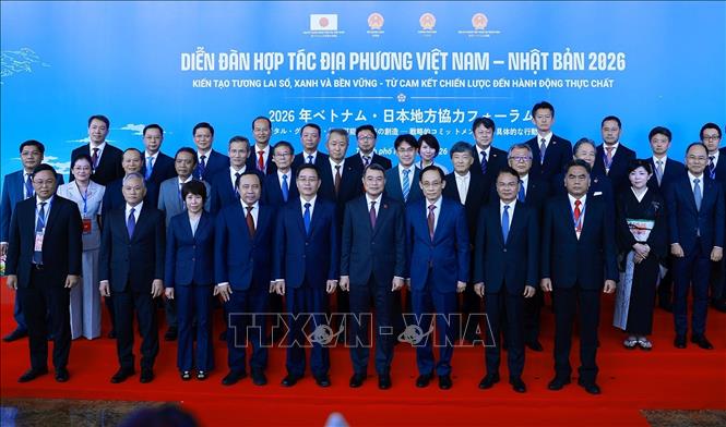 Thủ tướng Lê Minh Hưng với các đại biểu tham dự Diễn đàn Hợp tác địa phương Việt Nam - Nhật Bản năm 2026 tại thành phố Huế. Ảnh: Dương Giang – TTXVN 
