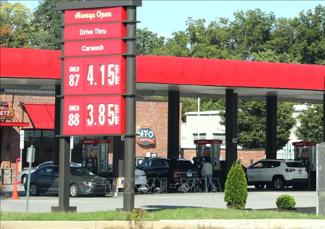 Tiếp nhiên liệu cho ô tô tại một cây xăng ven đường cao tốc ở bang Pennsylvania (Mỹ), ngày 5/9/2026. Ảnh: Ngọc Quang – PV TTXVN tại Mỹ