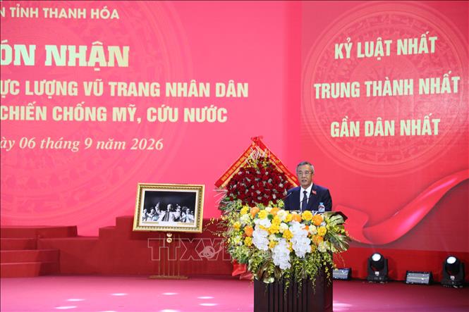 Bí thư Tỉnh ủy Thanh Hóa Lê Đức Thái phát biểu tại Lễ đón nhận Danh hiệu Anh hùng lực lượng vũ trang nhân dân trong cuộc kháng chiến chống Mỹ, cứu nước của Công an Thanh Hóa. Ảnh Nguyễn Nam - TTXVN 