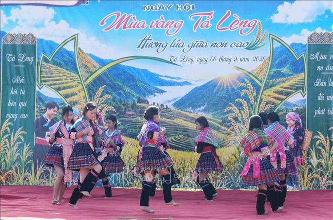 Tiết mục văn nghệ trong ngày hội. Ảnh: Nguyễn Oanh - TTXVN