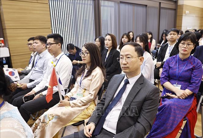 Cộng đồng người Việt Nam tại Hàn Quốc dự cuộc gặp gỡ. Ảnh: Doãn Tấn - TTXVN 
