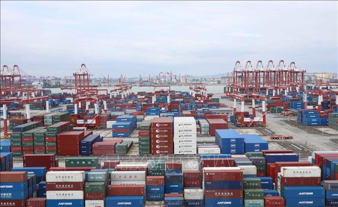 Cảng tự động hoàn toàn giai đoạn IV, thuộc cảng Quảng Châu (Trung Quốc) là cảng vận tải đa phương thức tự động hoàn toàn đầu tiên trên thế giới tích hợp đường sông, đường biển và đường sắt. Ảnh: Công Tuyên - PV TTXVN tại Trung Quốc