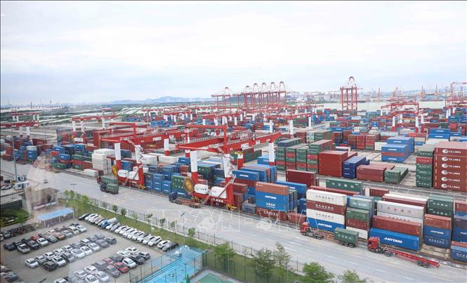 Cảng tự động hoàn toàn giai đoạn IV, thuộc cảng Quảng Châu (Trung Quốc) là cảng tự động hoàn toàn mới xây dựng đầu tiên tại Khu vực Vịnh lớn Quảng Đông - Hong Kong - Macau. Ảnh: Công Tuyên - PV TTXVN tại Trung Quốc