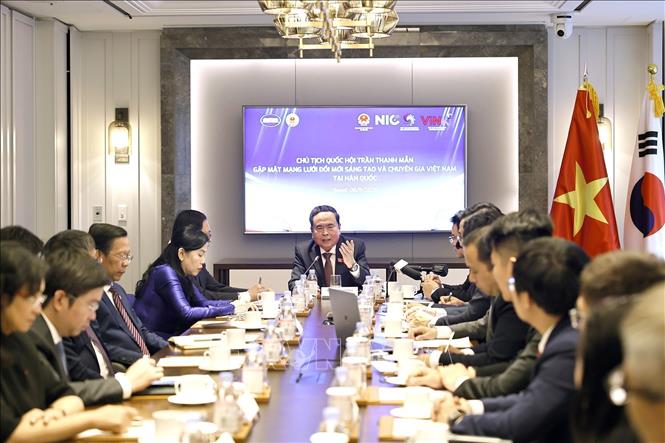 Chủ tịch Quốc hội Trần Thanh Mẫn gặp mặt thành viên Mạng lưới Đổi mới sáng tạo và chuyên gia Việt Nam tại Hàn Quốc. Ảnh: Doãn Tấn - TTXVN 