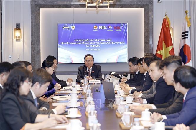 Chủ tịch Quốc hội Trần Thanh Mẫn gặp mặt thành viên Mạng lưới Đổi mới sáng tạo và chuyên gia Việt Nam tại Hàn Quốc. Ảnh: Doãn Tấn - TTXVN 