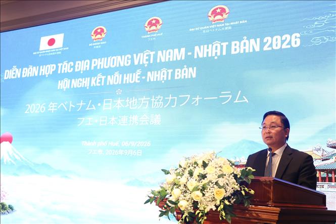  Phó Bí thư Thành ủy, Chủ tịch UBND thành phố Huế Lê Trí Thanh phát biểu khai mạc hội nghị. Ảnh: Mai Trang - TTXVN