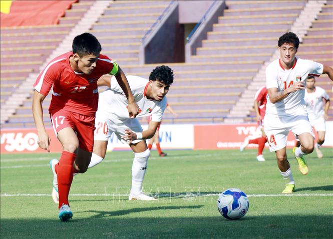 U20 Triều Tiên tiếp tục gia tăng sức ép và tạo ra nhiều cơ hội nguy hiểm về phía khung thành U20 Palestine. Ảnh: Tạ Toàn – TTXVN