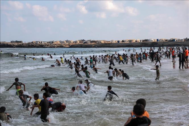 Người dân Palestine tại Khan Younis, Dải Gaza. Ảnh: THX/TTXVN phát